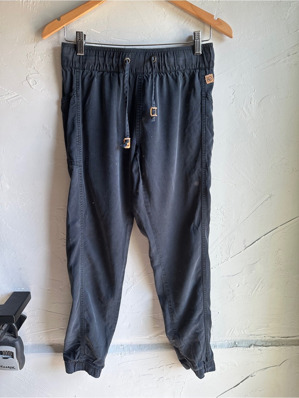 Tentree Colwood Organic Lyocell Joggers XS Black Utility Lounge Sustainable‎